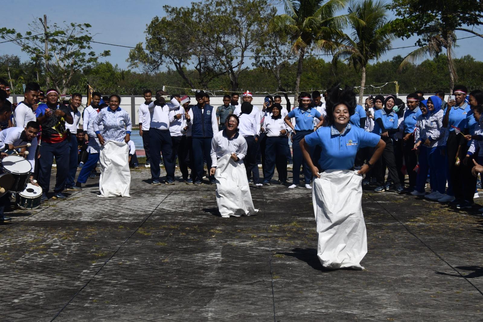 Suasana penuh semangat dan keceriaan mewarnai perayaan menyambut Hari Ulang Tahun (HUT) ke-81 Kemerdekaan Republik Indonesia di lingkungan Kodaeral XI