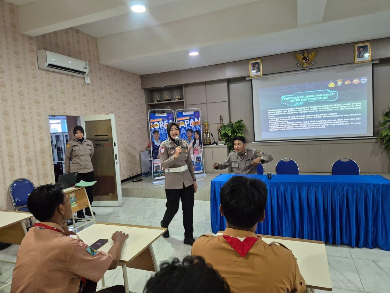 Polres Pelabuhan Tanjung Perak pun turun langsung ke sekolah-sekolah untuk memberikan edukasi mengenai penggunaan AI