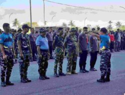 Wadan Kodaeral XI Tinjau Kerja Bakti Pembersihan Stadion Katalpal Merauke, Jelang Upacara HUT Ke-81 Kemerdekaan RI