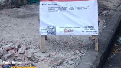 Papan nama Proyek pembangunan lantai atas pedestrian di kawasan Jalan Basuki Rachmad (Ruas Tegalsari - Kaliasin Pompa) Kota Surabaya