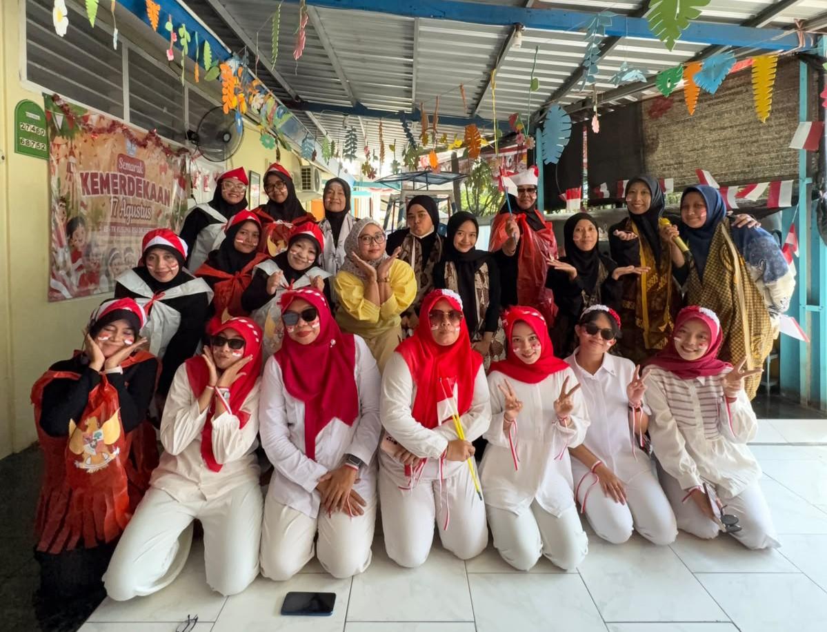 Guru dan Karyawan TK Kusuma RSU Dr Soetomo di HUT RI ke-81