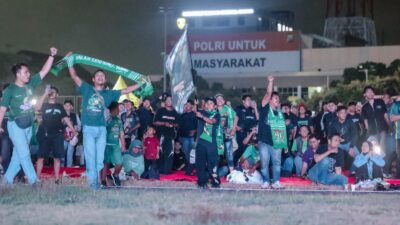 Polda Jawa Timur menggelar acara nonton bareng (nobar) Final Piala Presiden 2026 antara Persebaya Surabaya melawan Persib Bandung