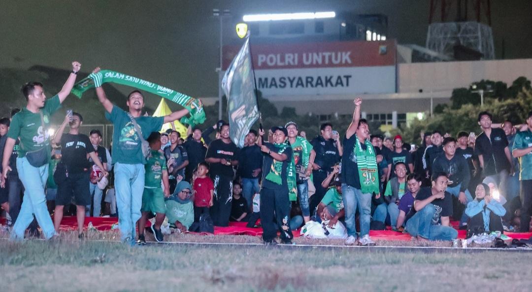 Polda Jawa Timur menggelar acara nonton bareng (nobar) Final Piala Presiden 2026 antara Persebaya Surabaya melawan Persib Bandung