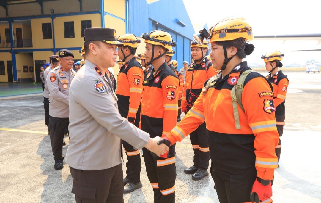Polri kembali memberangkatkan personel, tim SAR, anjing pelacak K9, serta bantuan logistik penanganan bencana gempa bumi NTT