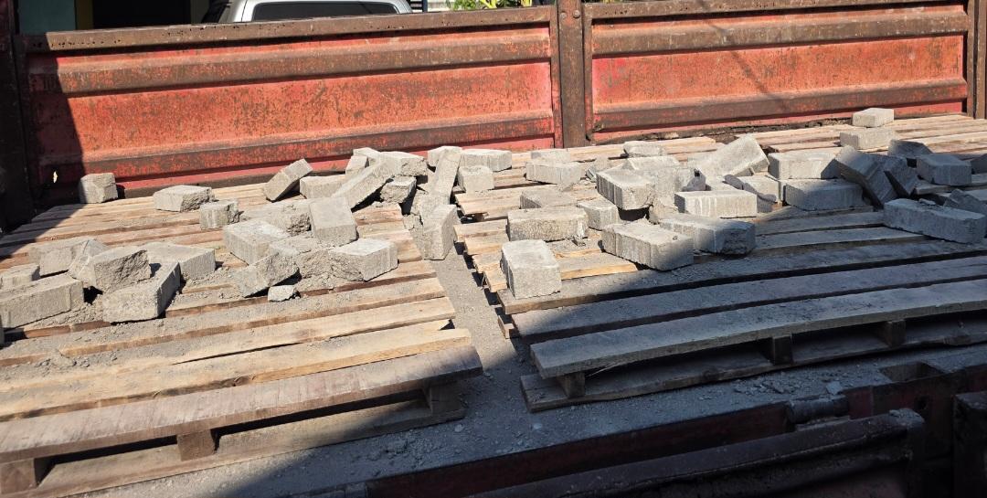 Proyek Publik Surabaya Terancam Mangkrak Akibat Pabrikan Paving Kehabisan Stok