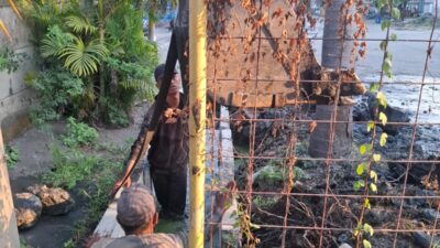 Proyek pembangunan saluran air menggunakan U-Ditch 40/60 Jalan Teluk Kumai Barat RW 02, Kelurahan Tanjung Perak, Kecamatan Pabean Cantian.