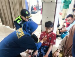 Tim Dokkes Polresta Sidoarjo Cek Kesehatan Ratusan Santri di Tanggulangin