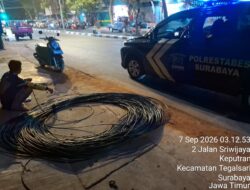 Malam Buta di Jalan Sriwijaya: Diduga Tarik Kabel Tanpa Izin Jelas, Polisi Jadi Penjaga?