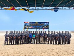 Semarak HUT ke-81 TNI AL, Kodaeral XI Gelar Aksi Bersih Pantai, Bakti Sosial dan Kesehatan hingga Salurkan Sembako Untuk Masyarakat Papua Selatan