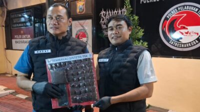 Foto Kiri: Kasat Resnarkoba Polres Pelabuhan Tanjung Perak Surabaya AKP Adik Agus Putrawan