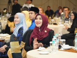 Konsisten Rangkul Gen Z, Ning Lia Digelari Penggerak Demokrasi