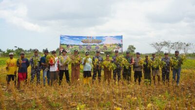 Komandan Kodaeral XI, Laksda TNI Joko Andriyanto, S.T., M.Tr.Hanla., M.A.P., bersama para Pejabat Utama (PJU) Kodaeral XI dan rombongan