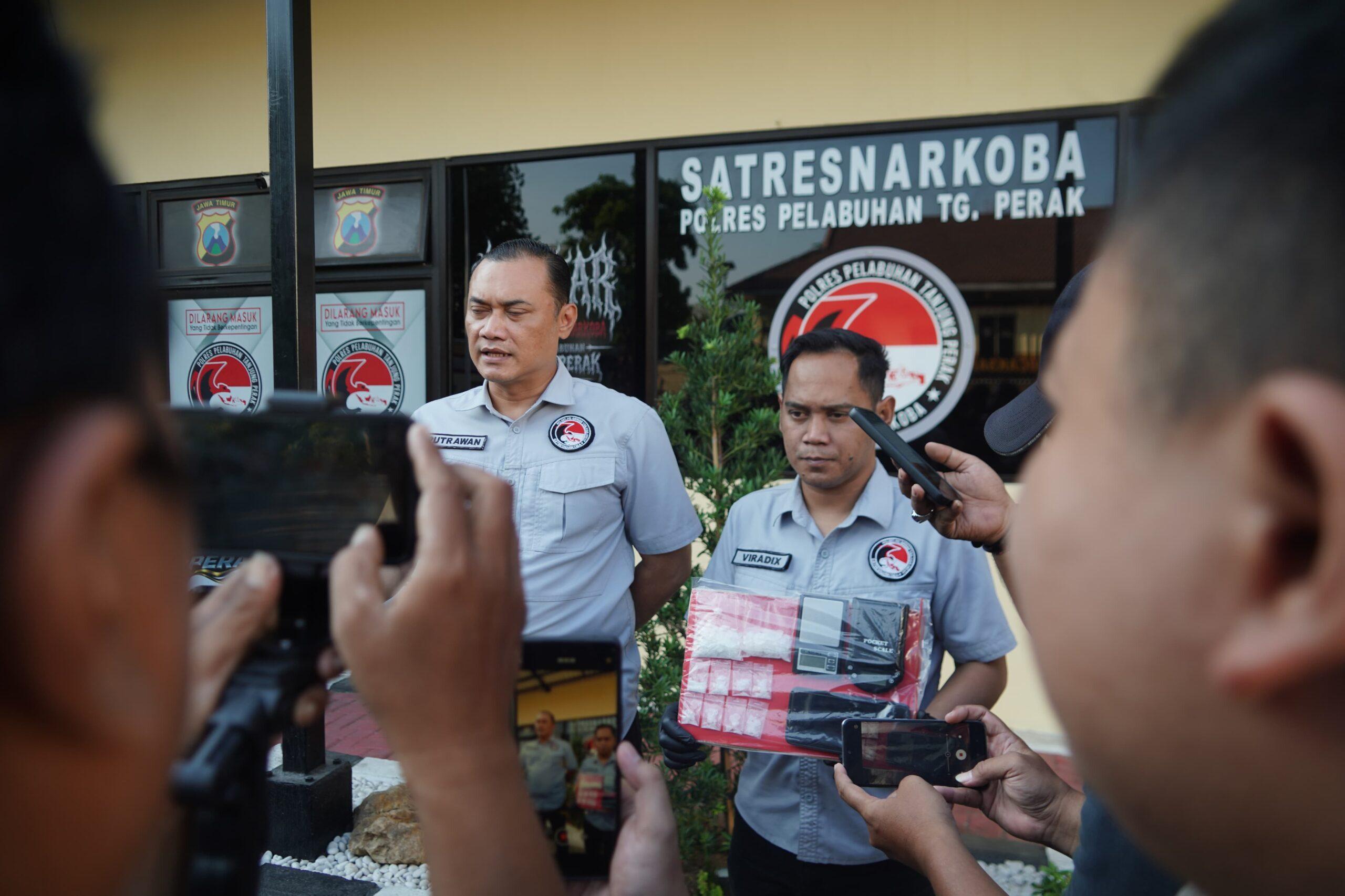 Kasat Resnarkoba Polres Pelabuhan Tanjung Perak AKP Adik Agus Putrawan, S.H., M.H..