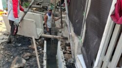 Proyek U-Ditch Pokmas Genteng Bersinar Diduga Buta K3: Anggaran APD Dipangkas Demi Cuan, Keselamatan Warga dan Nyawa Pekerja Dikorbankan!