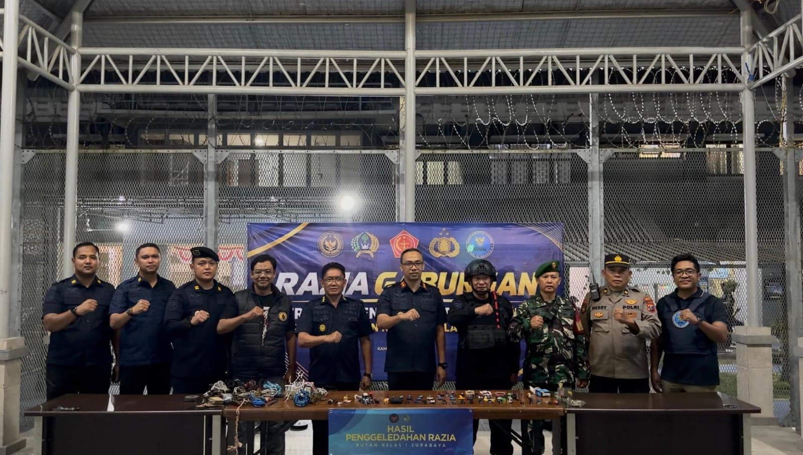 Rutan Kelas I Surabaya melaksanakan razia gabungan APH melibatkan unsur TNI, Polri, dan BNN sebagai bagian upaya memperkuat keamanan