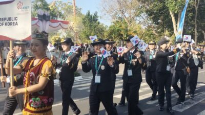 450 Polisi Wanita (Polwan) dari 43 negara mengikuti parade dalam rangkaian International Association of Women Police (IAWP)