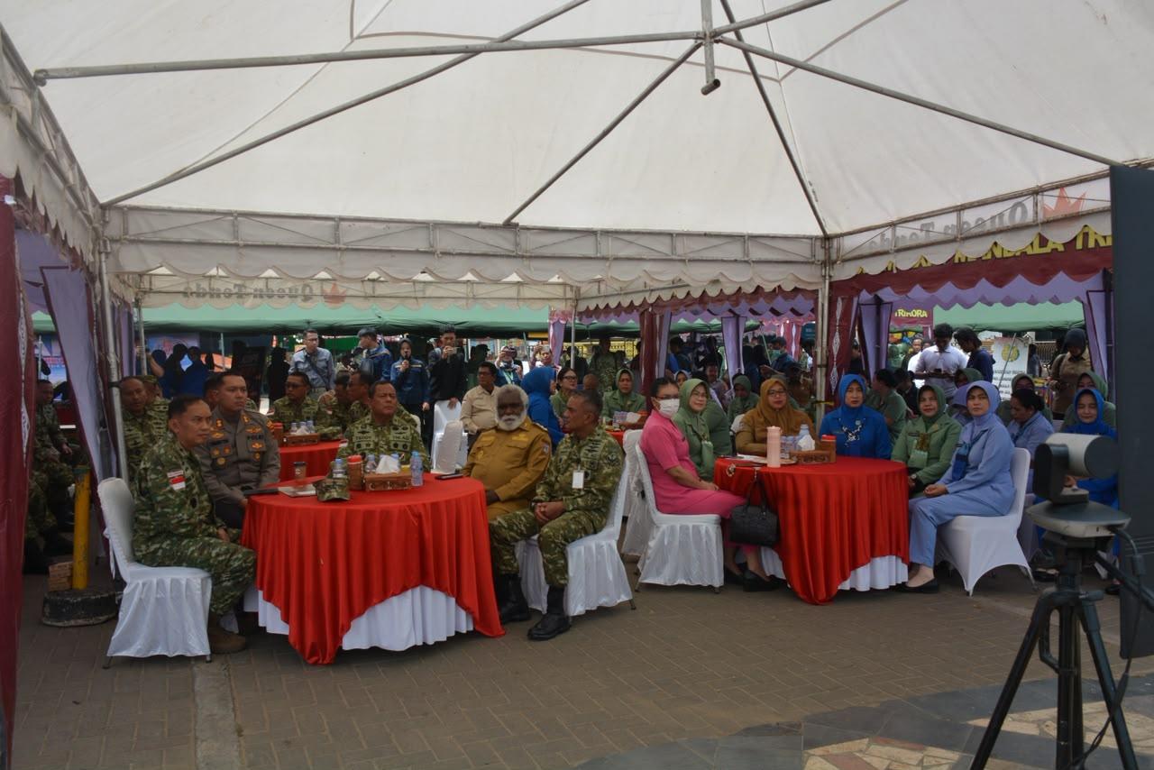 Wadan Kodaeral XI Hadiri Pembukaan Bazar Murah