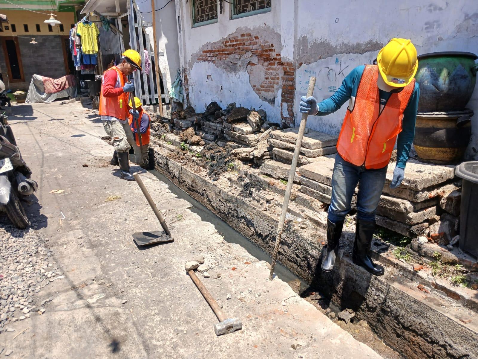 Proyek Pokmas Genteng Bersinar