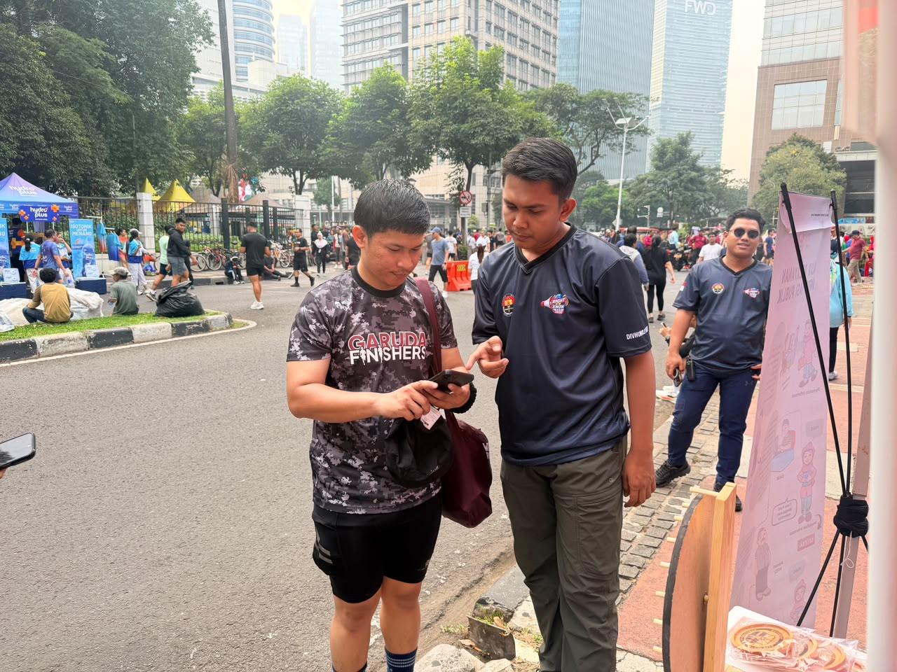 Divisi Humas Polri menggelar sosialisasi hak untuk tahu di tengah (CFD) digelar untuk memperingati Hari Hak untuk Tahu Sedunia 2026