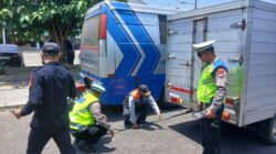 Tingkatkan Kepatuhan dan Tekan Polusi, Satlantas Polres Pelabuhan Tanjung Perak Gelar Operasi Gabungan di Jalan Pegirian