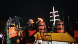 Tim SAR Gabungan Evakuasi 8 ABK LCT: Alami Kecelakaan Laut