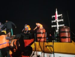 Tim SAR Gabungan Evakuasi 8 ABK LCT: Alami Kecelakaan Laut