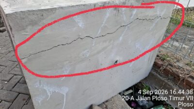 U-ditch JEB di Jalan Ploso Timur VII, Kecamatan Tambaksari, Surabaya realita di lapangan berbicara lain. Hancurnya material beton