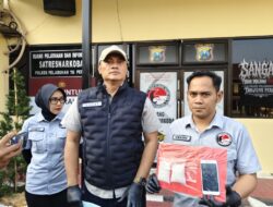 Satresnarkoba Polres Pelabuhan Tanjung Perak Amankan Kurir Bawa 100,72 Gram Sabu