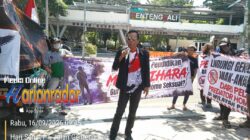 Kadispendik Jatim Absen Saat Didemo, H. Bakri Tuntut Kebiri Oknum Guru Predator Seksual SMAN 19 Surabaya!