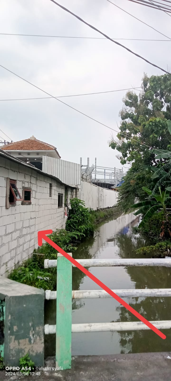 Kios Pemdes Tebel Caplok Sempadan Sungai, Mana Ketegasan Kasatpol PP Sidoarjo?