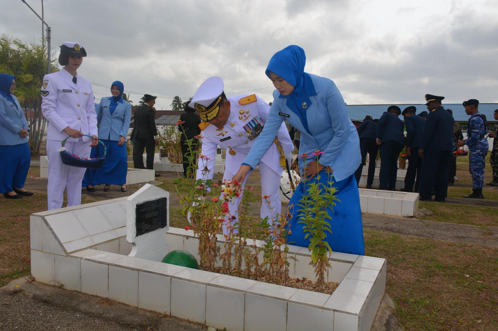 Wadan Kodaeral XI Hadiri Ziarah Nasional dalam Rangka HUT TNI ke-81 di TMP Trikora Merauke