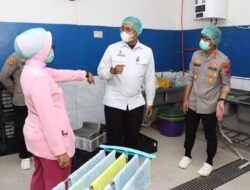 Pastikan Higienis, Kapolres Malang Cek Pilot Project MBG Konsep Prasmanan