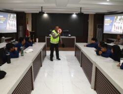 Polres Tanjung Perak Tanamkan Disiplin dan Tertib Lalu Lintas kepada Siswa SD