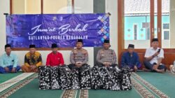 Sentuhan Humanis Kasatlantas Bangkalan: Tebar Sembako dan Berkah Jumat di Masjid Baitur Rohim