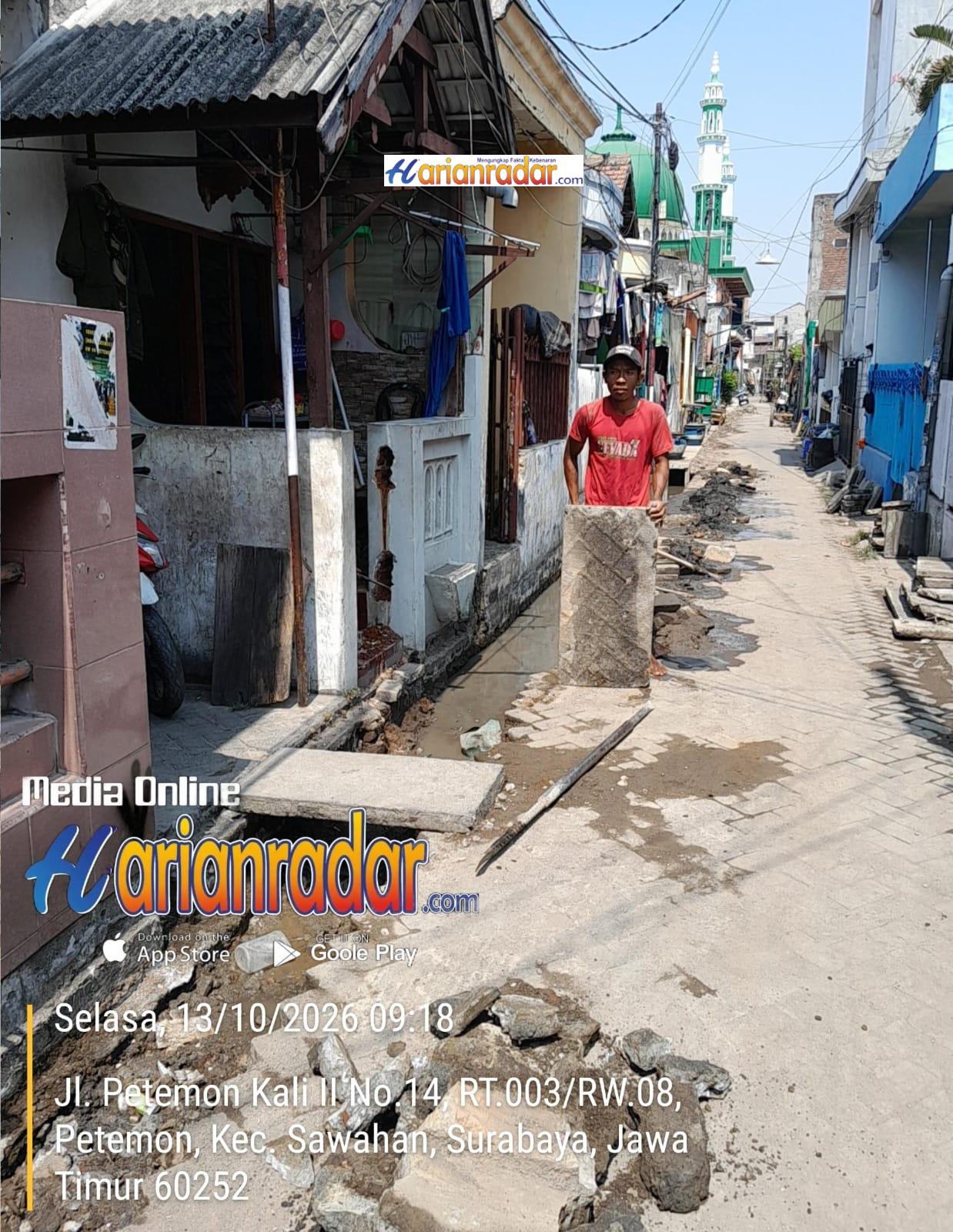 Proyek Pokmas Flamboyan pembangunan saluran air u-ditch di Jl. Petemon Kali II, Kelurahan Petemon, Surabaya