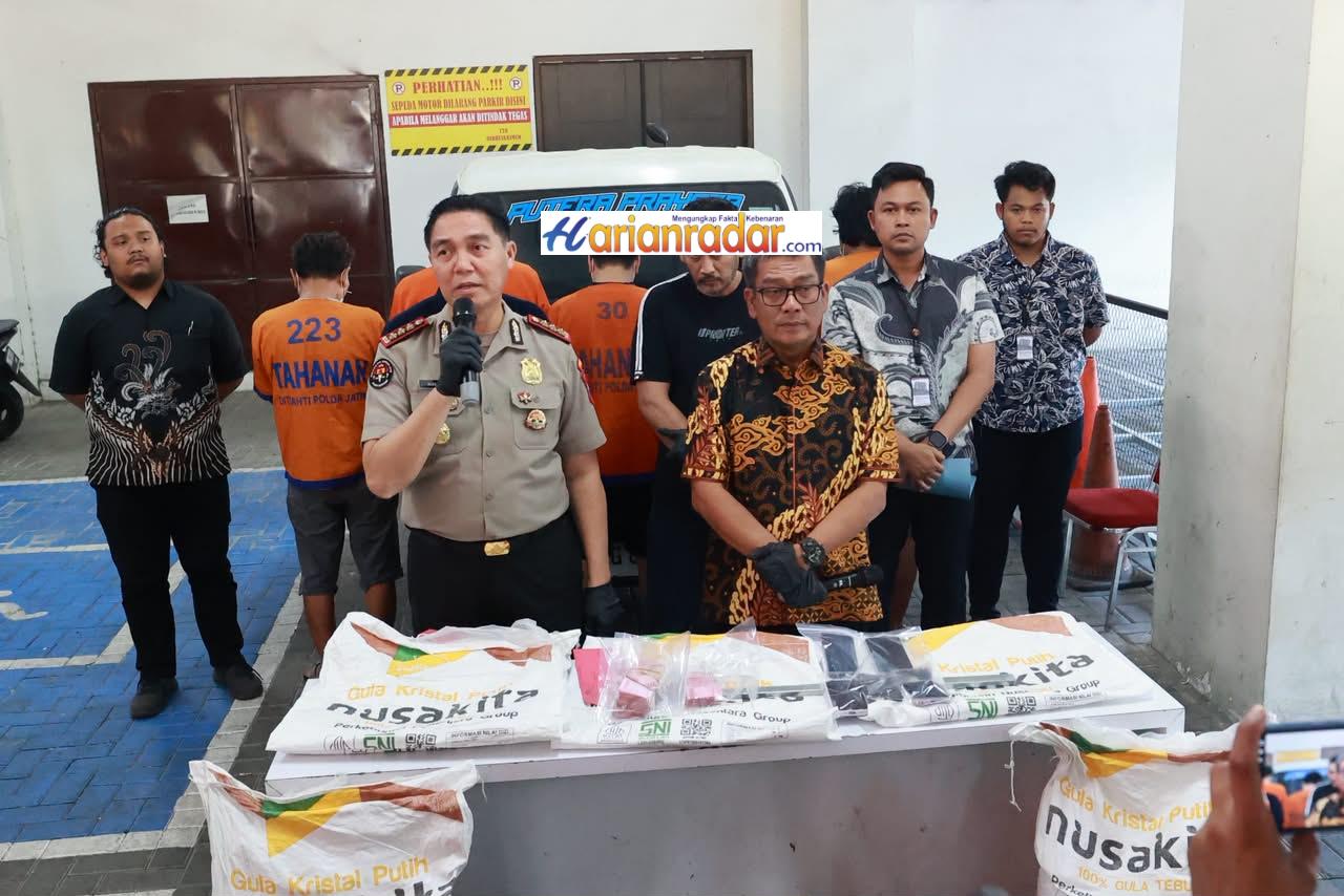 Kabid Humas Polda Jawa Timur Kombes Pol Jules Abraham Abast