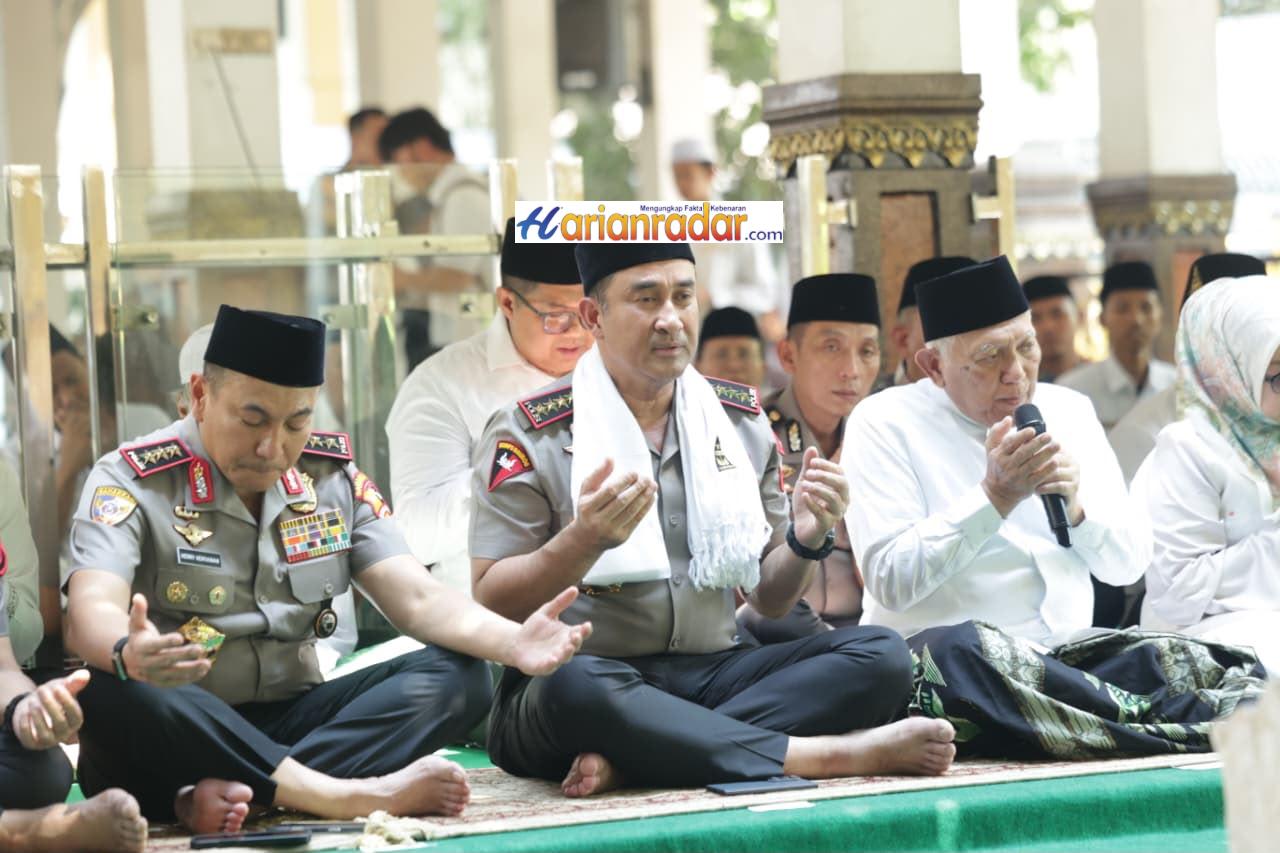 Perkuat Sinergi Ulama dan Umara, Kapolri Silaturahmi ke Ponpes Tebuireng dan Ziarah Makam Gus Dur