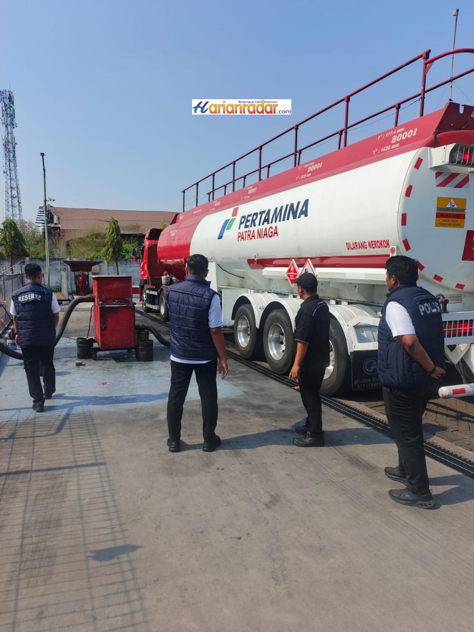 Satreskrim Polres Pelabuhan Tanjung Perak Pantau Pendistribusian BBM di Sejumlah SPBU