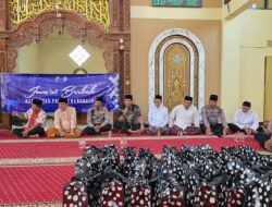 Sentuhan Humanis di Jumat Berkah: Kasatlantas Polres Bangkalan Salurkan Bantuan ke Warga Kraton
