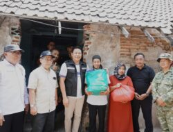 Bupati Subandi Salurkan Bantuan Perbaikan Dua Rumah dan Empat Kursi Roda