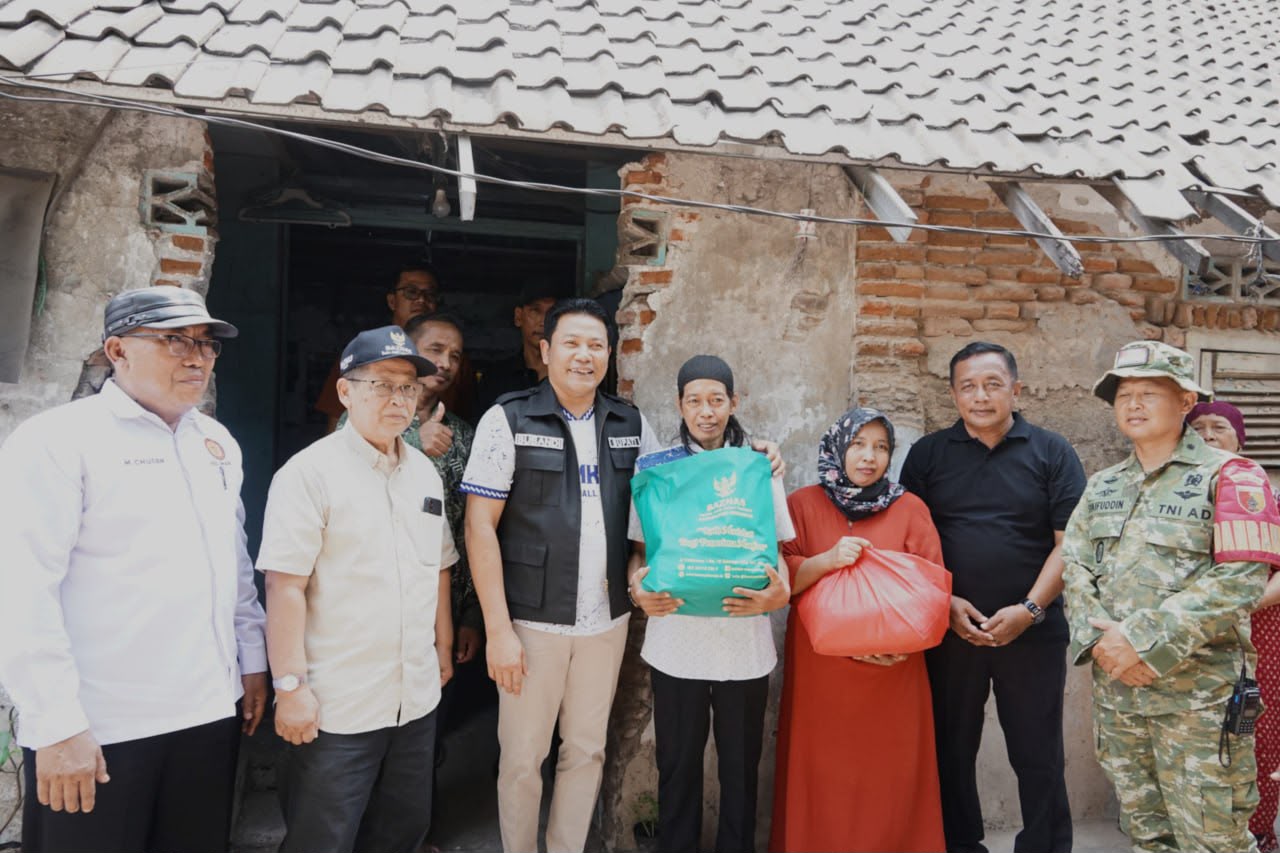 Bupati Subandi Salurkan Bantuan Perbaikan Dua Rumah dan Empat Kursi Roda