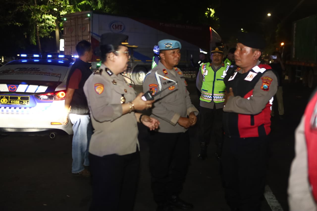Patroli skala besar yang dipimpin oleh Kabag Ren selaku Perwira Menengah Pengawas (Pamenwas), Kompol Francoise Helena .B Mantiri