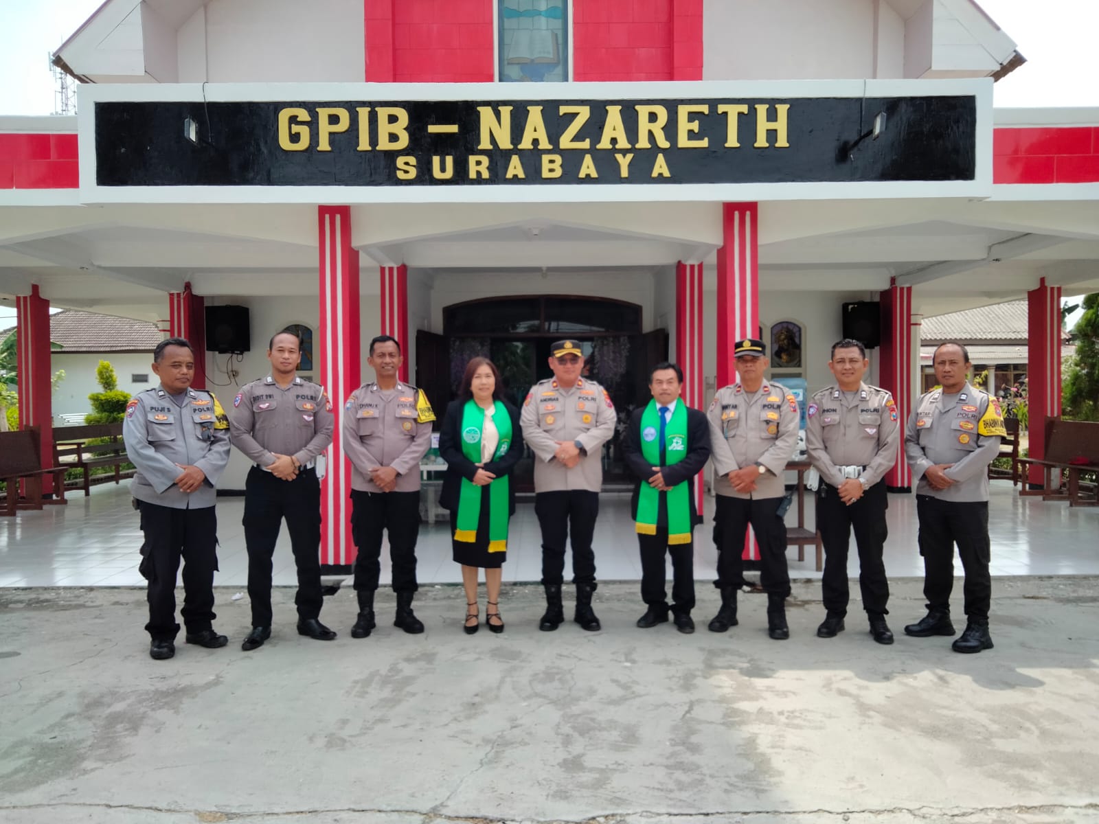 Kapolsek Kenjeran Kompol Yuyus Andriastanto, S.H., M.H., hadir bersama Kanit Binmas Ipda Tonny Arisandy