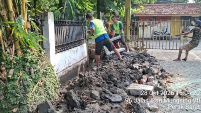 Tabrak Aturan Swakelola Pekerjaan Pokmas Saluran Ikan Mungsing Libatkan Pekerja Asal Tuban