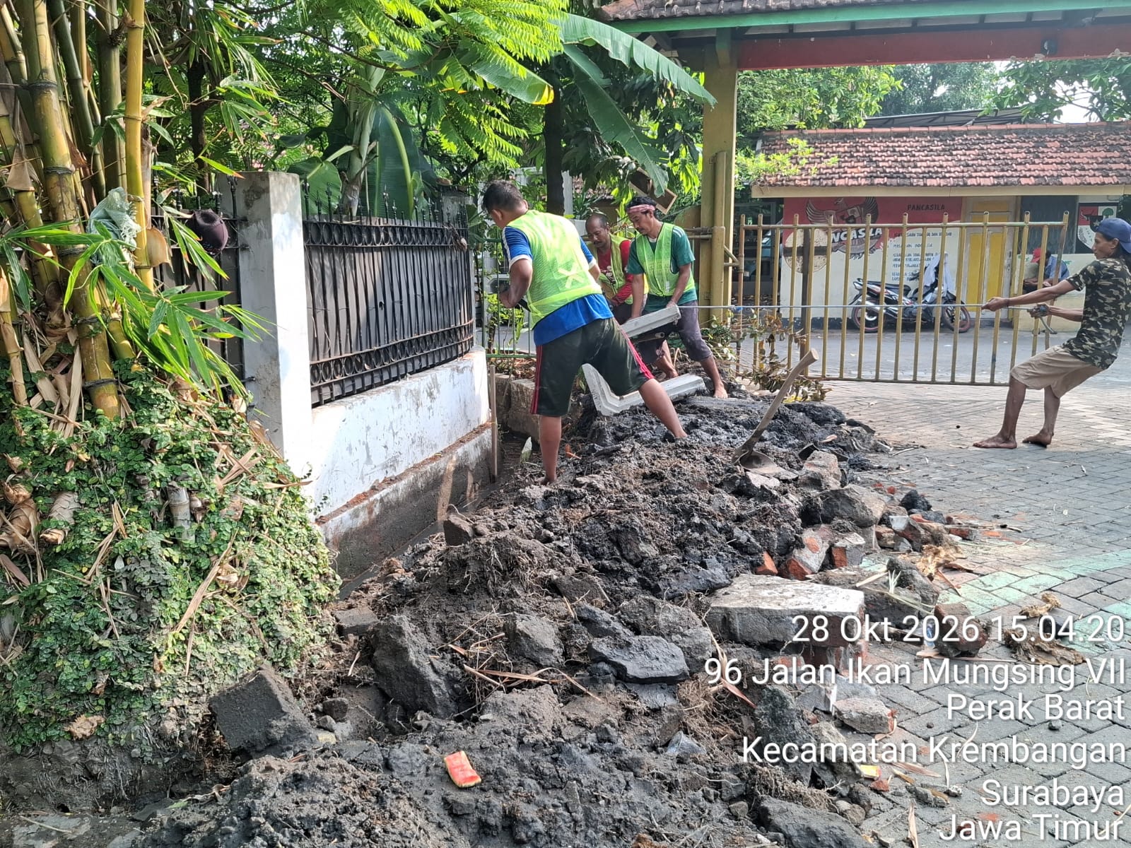 Tabrak Aturan Swakelola Pekerjaan Pokmas Saluran Ikan Mungsing Libatkan Pekerja Asal Tuban
