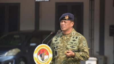 Dankodaeral) XI, Laksamana Muda TNI Joko Andriyanto, S.T., M.Tr.Hanla., M.A.P., memimpin upacara peringatan Hari Sumpah Pemuda ke-98
