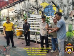 Polisi Bersama Masyarakat, Polsek Asemrowo Bersihkan Kawasan Mangrove Lewat Green Policing
