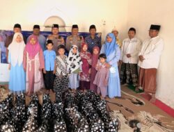 Aksi Sosial Jumat Berkah, Polisi Berbagi Untuk Masyarakat Yang Membutuhkan