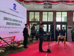 Gaya-gayaan Main Pungli, Oknum Lurah Surabaya Berakhir Tragis Jadi Staf Penjaga Buku