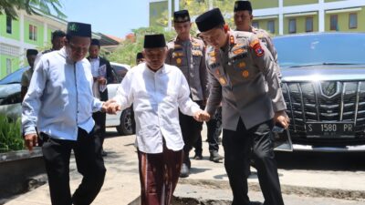 Kapolres Mojokerto AKBP Dr. Raden Erik Bangun Prakasa, S.H., S.I.K., M.M. menggelar kunjungan silaturahmi kepada Pengasuh Pondok Pesantren Amanatul Ummah Pacet, Prof. Dr. KH. Asep Saifuddin Chalim, M.A.,